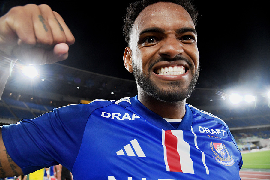 横浜FMエースFWはなぜ躍動できるのか？ カメラが捉えたJ1王者が誇る