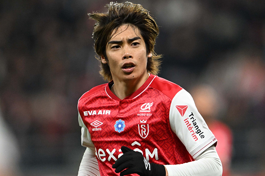 伊東純也は「1人だけレベルが違う」 高打点ヘディング弾演出のピン