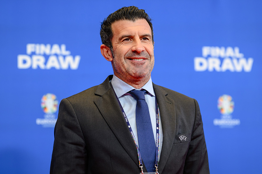 素晴らしい体型」 51歳フィーゴの肉体美が話題、上半身の