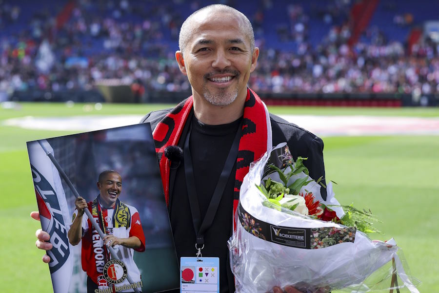 小野伸二×フェイエノールトOB、古巣凱旋で実現の懐かし2ショット「2002