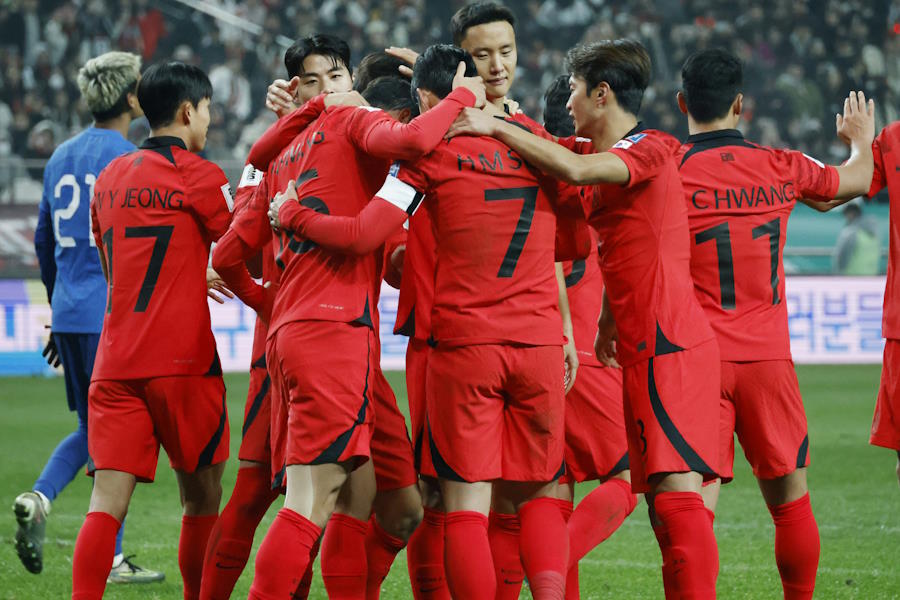 日韓W杯の公式球に似ている」 韓国代表の新ユニフォームデザイン流出に