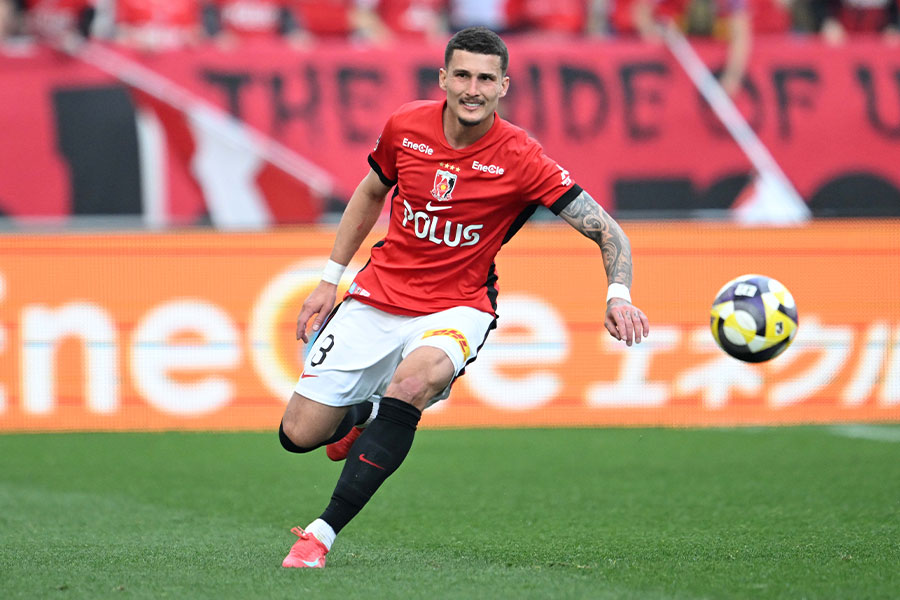 8分間の試合中断、2度のVAR確認…助っ人DFが明かす同点ゴールの真相