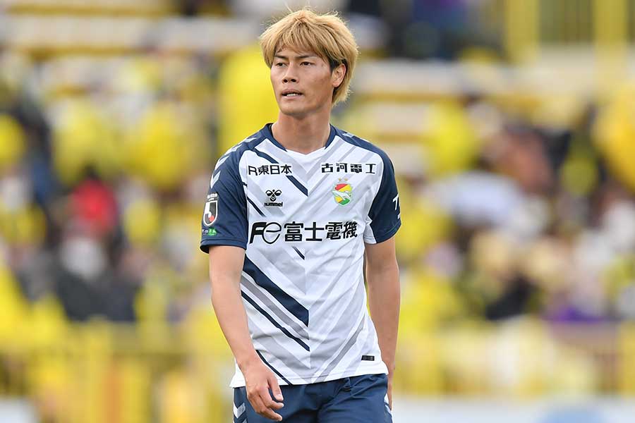 26歳DFが個人昇格「待望の人材」 試合翌日の吉報にファン歓喜「的確