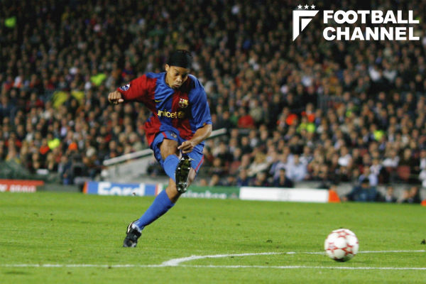 ロナウジーニョ氏の技ありFK弾を見よ！バルサをCL決勝Tに導く先制弾