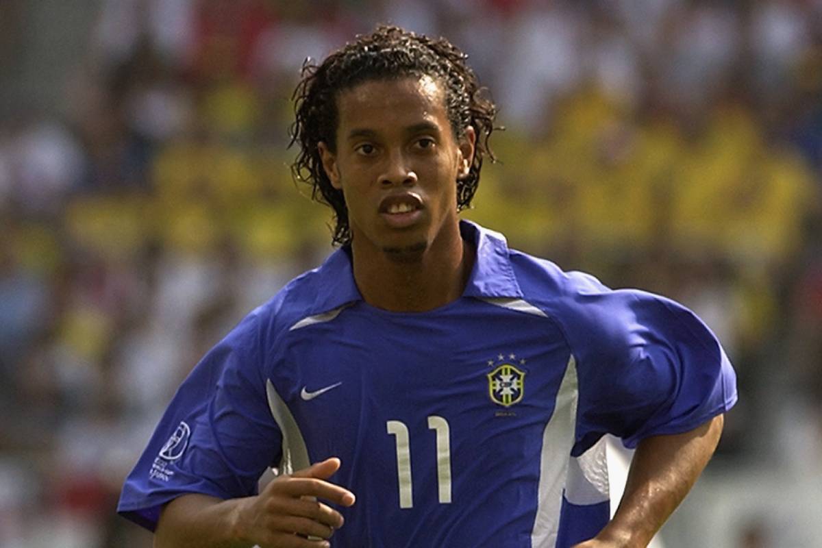 23年前の驚愕弾！ ロナウジーニョの度肝を抜いたゴールが凄すぎる