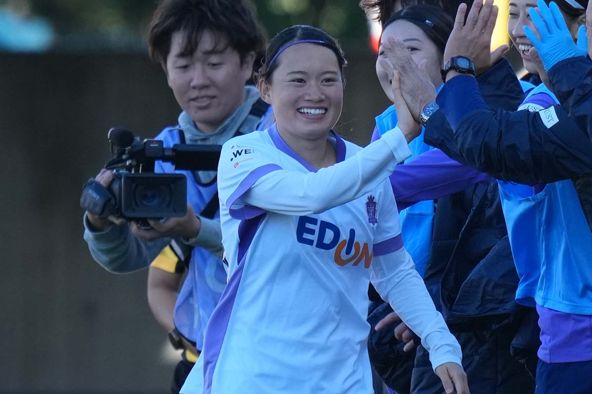 絶妙なコースへの一撃！ サンフレッチェ広島レジーナ、柳瀬楓菜が