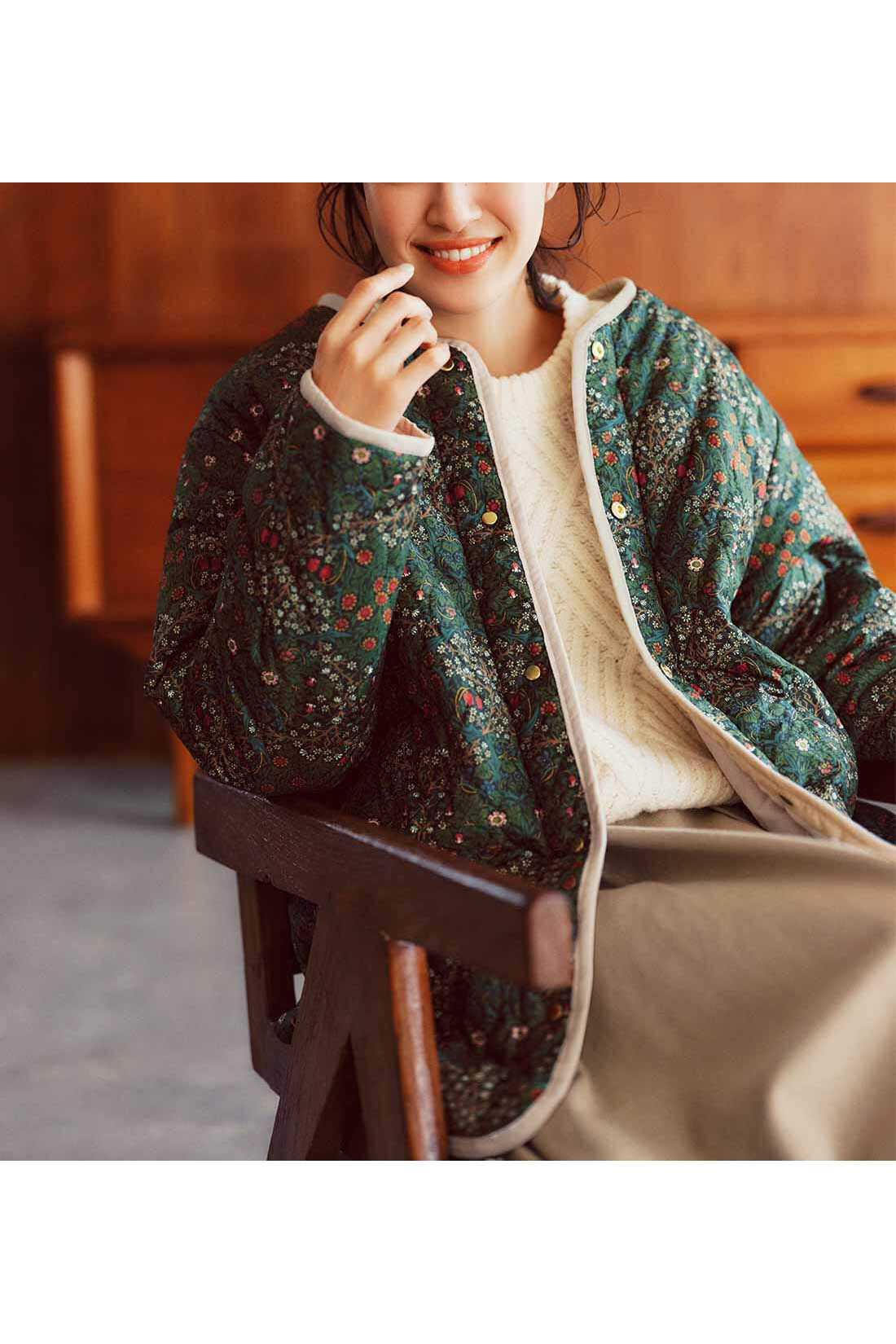 リブ イン コンフォート 大人モリスの世界 「ブラックソーン」柄の