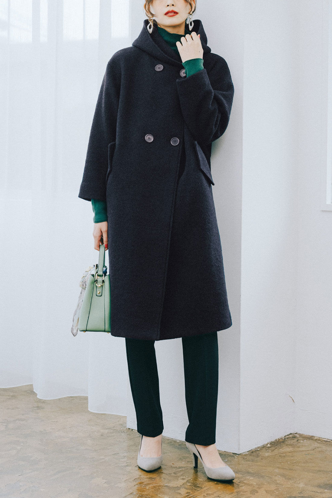 IEDIT[イディット] ウール混スライバー素材で軽やか 大きめボタンの小