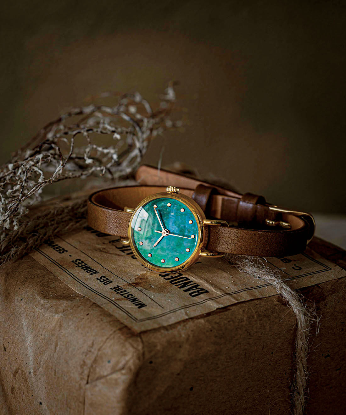 金沢の時計職人が手掛けた 刹那に輝く一滴の雫に見惚れる 虹雫腕時計