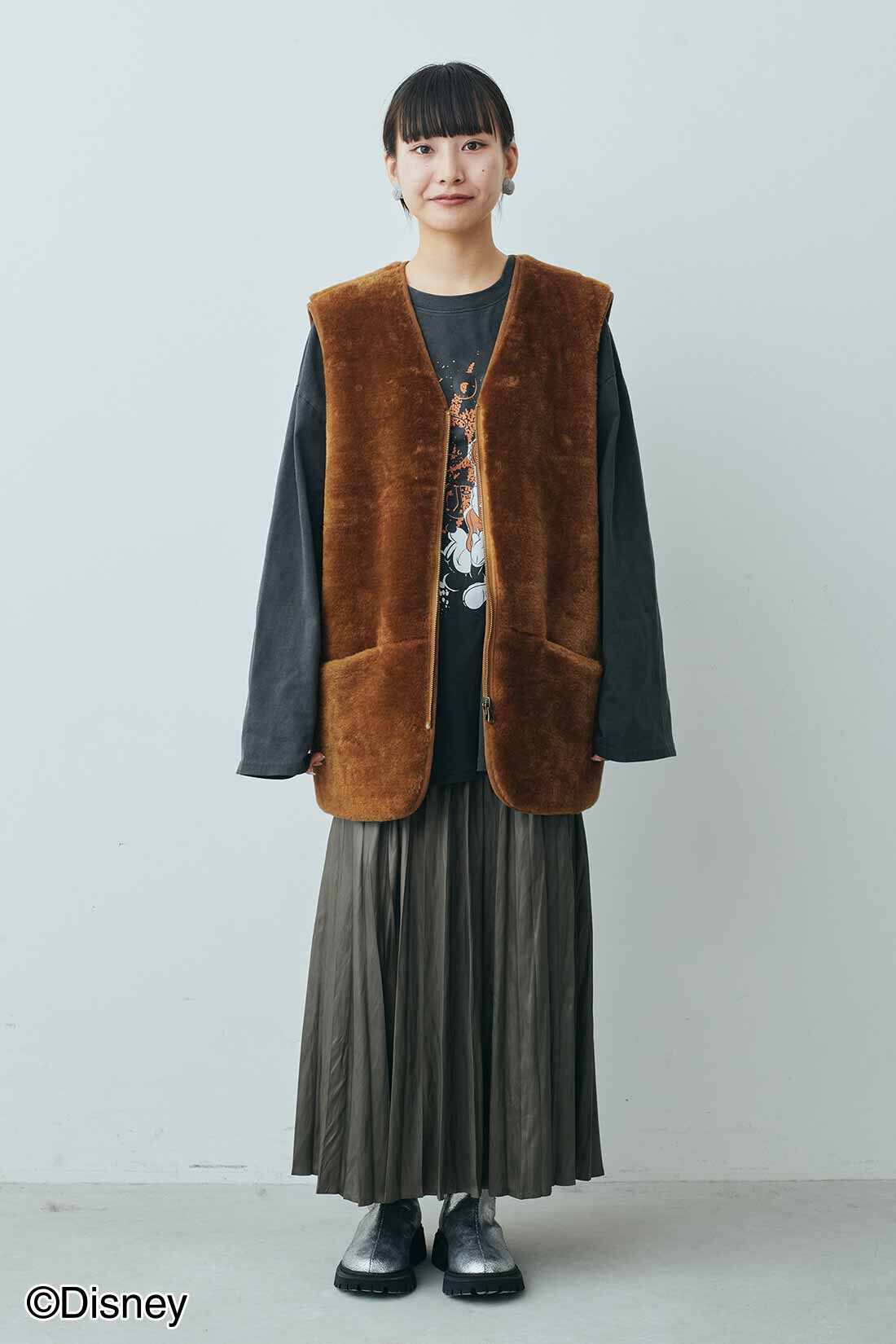 MEDE19F リバーシブルフェイクファーベスト〈アンバーブラウン