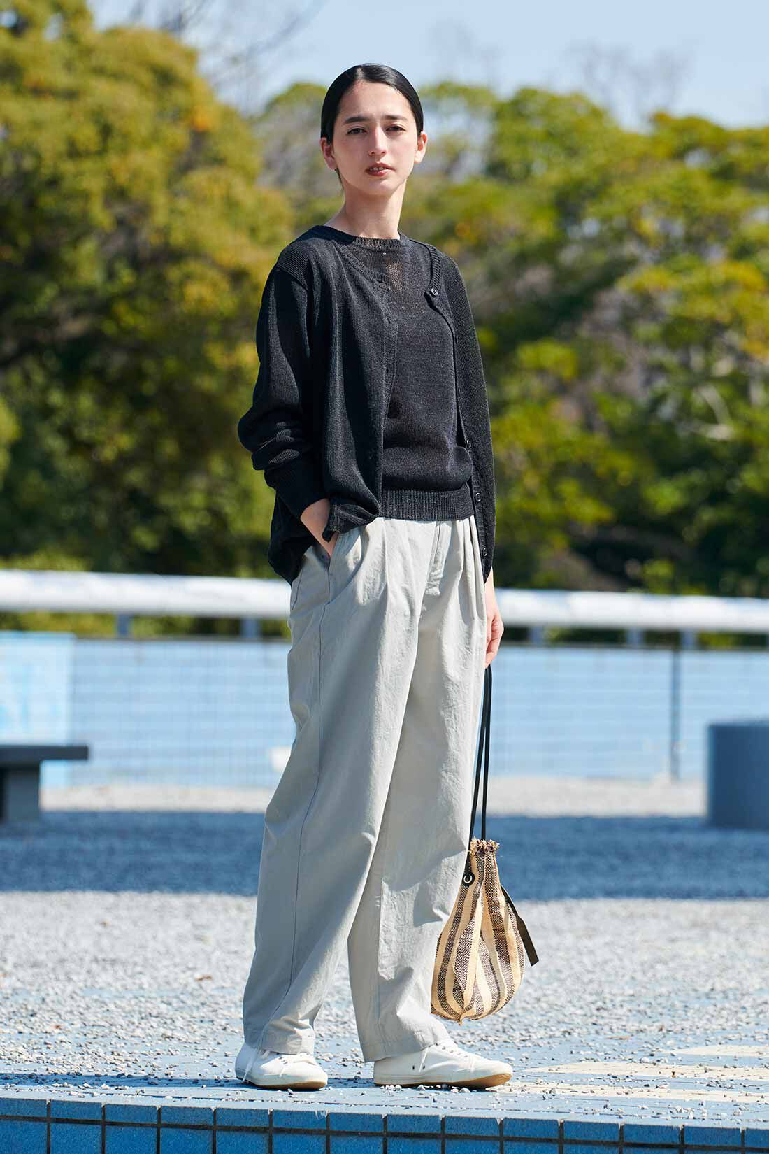 THREE FIFTY STANDARD ラフなテーパードパンツ〈ライトグレー〉｜THREE