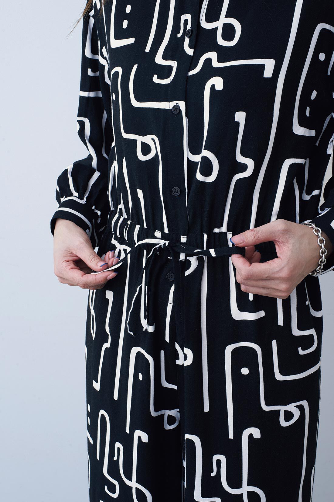 幾何学柄のオールインワン〈ブラック〉｜フェリシモファッション