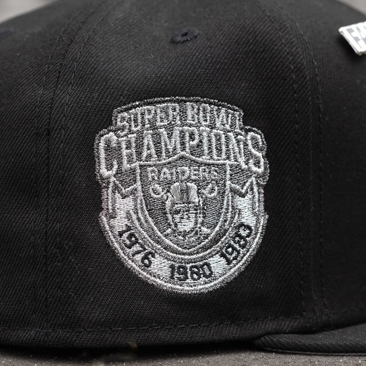 NEW ERA 59FIFTY NFL LAS VEGAS RAIDERS BLACK / GRAY UV FITTED CAP