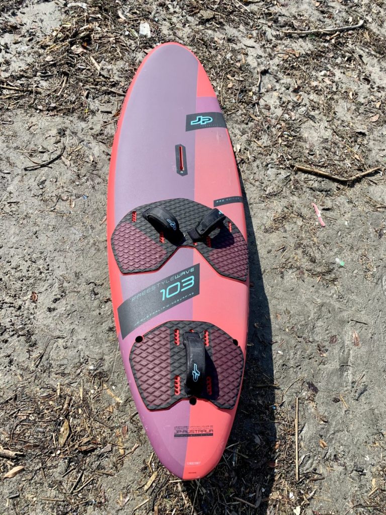 鎌倉の老舗ウィンドサーフィンスクールならファーイーストへ