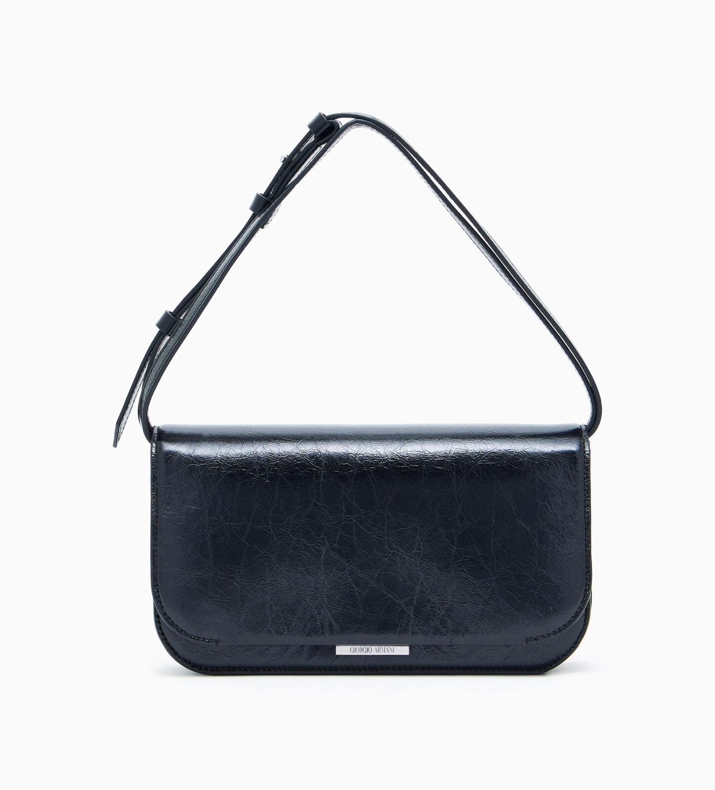 ジョルジオ アルマーニ“ジャケットのラペル”着想レザーバッグ