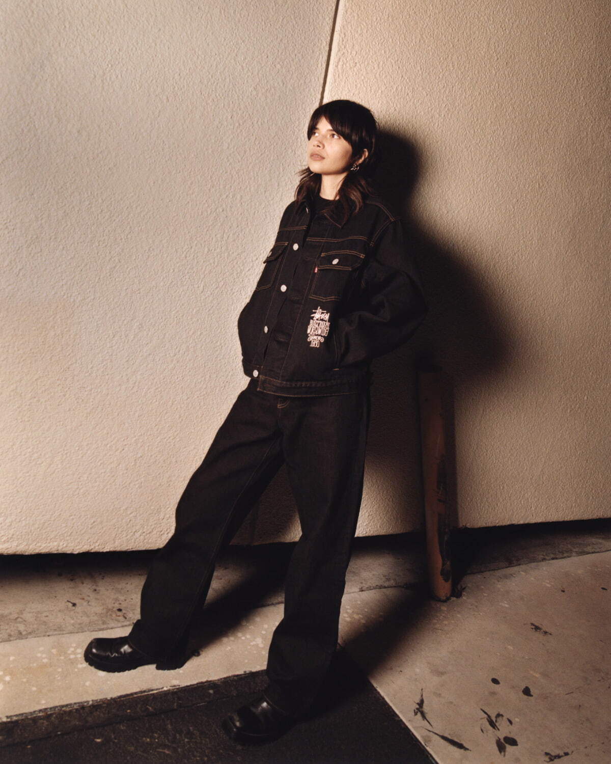 ステューシー×リーバイス、“白レザー”のトラッカージャケットや