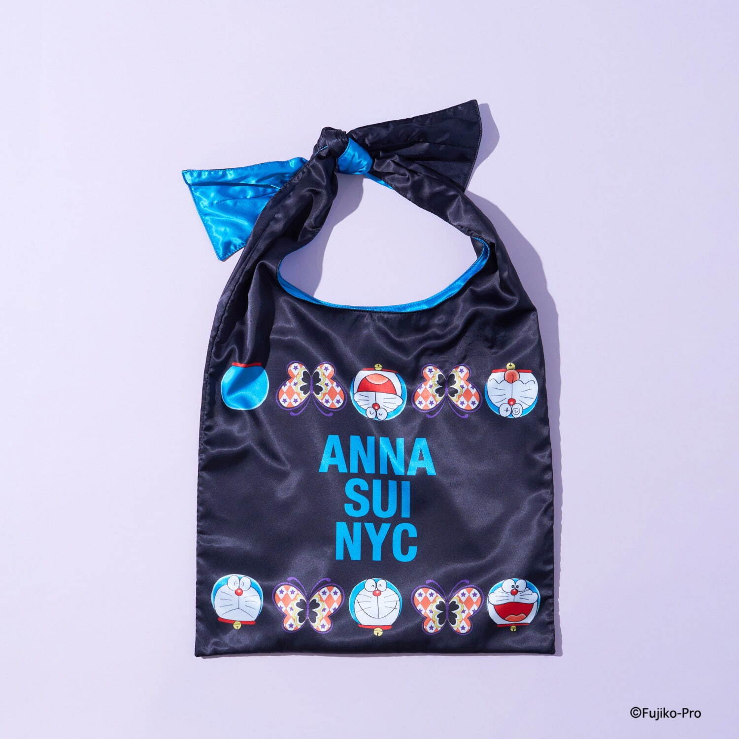 アナ スイから藤子・F・不二雄「ドラえもん」刺繍のがま口バッグ