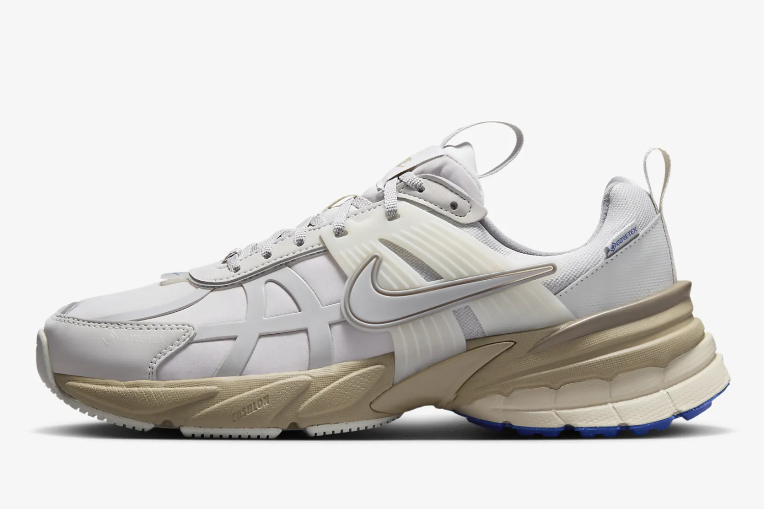 ナイキ「V2K ラン」スニーカーにゴアテックス搭載モデル、ラバーパネル