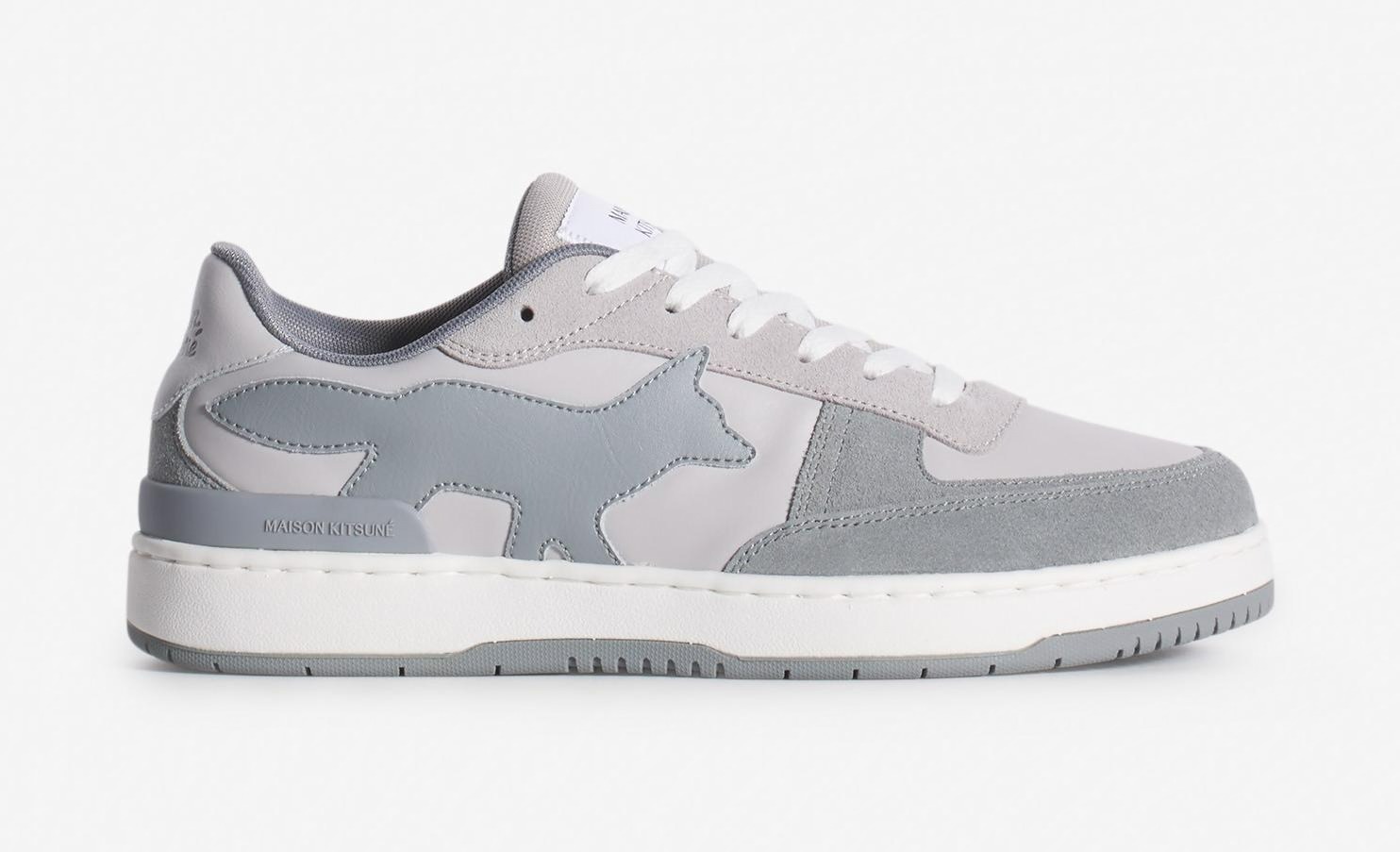 メゾン キツネ“フォックス”モチーフの25年春夏スニーカー、パステル