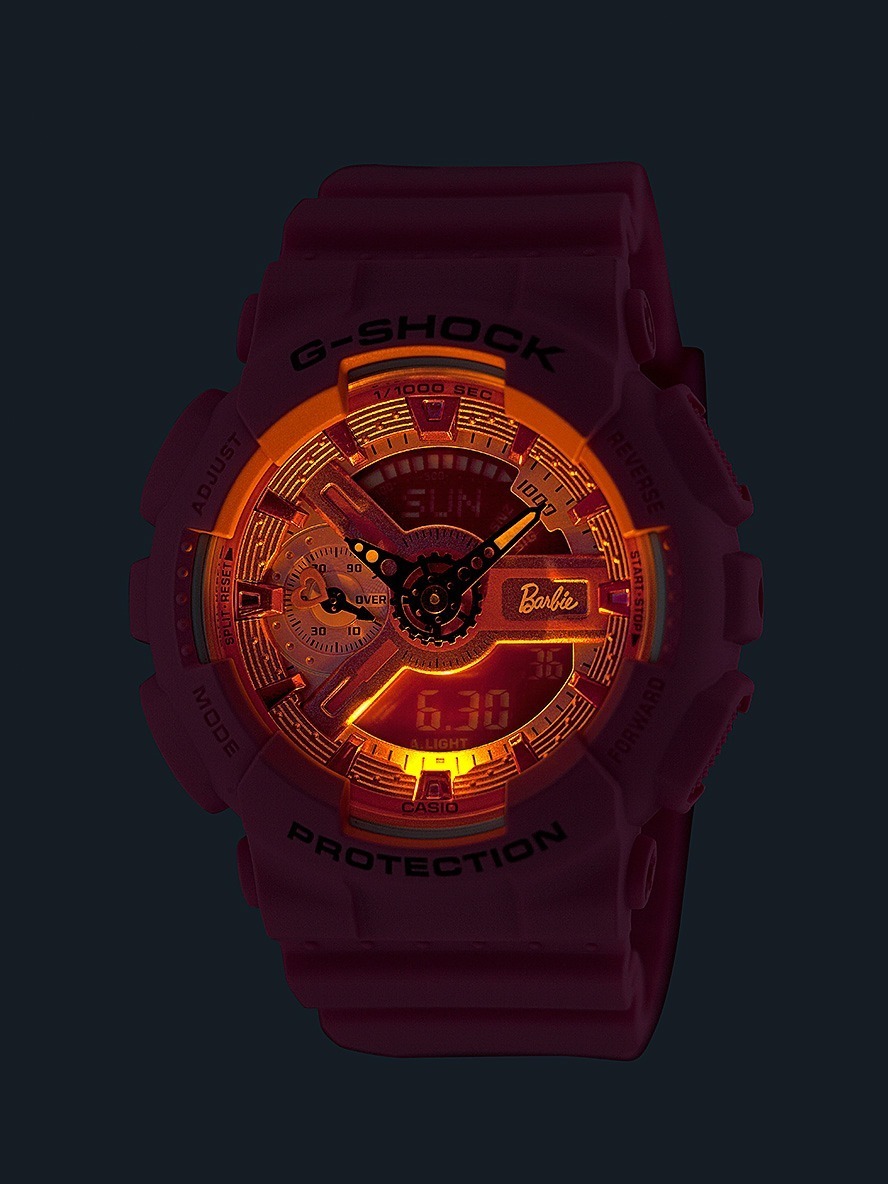 G-SHOCK「バービー」腕時計、ハートモチーフの小針やロゴを配した