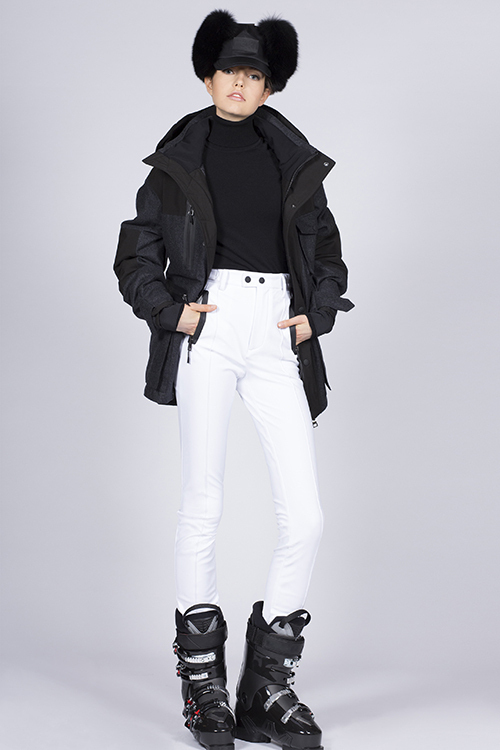 ディースクエアードの「スキーコレクション」コルセット風のジャンプ