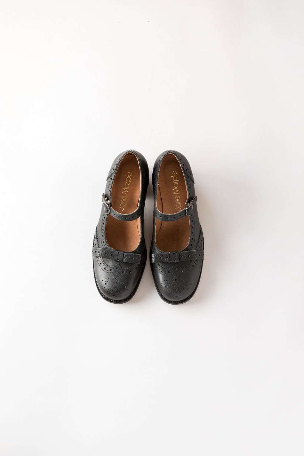 ジェーンマープルの新作シューズ、キップレザー使用の“リボン付き