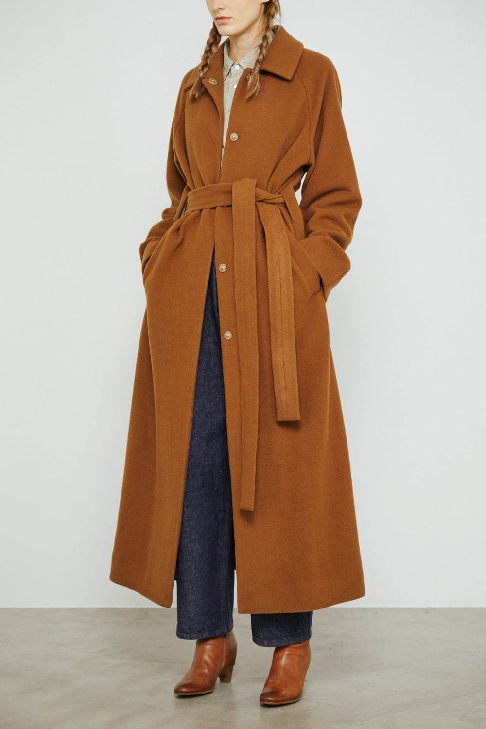 グラフペーパーの新作ウィメンズ秋冬アウター、微起毛コットンの