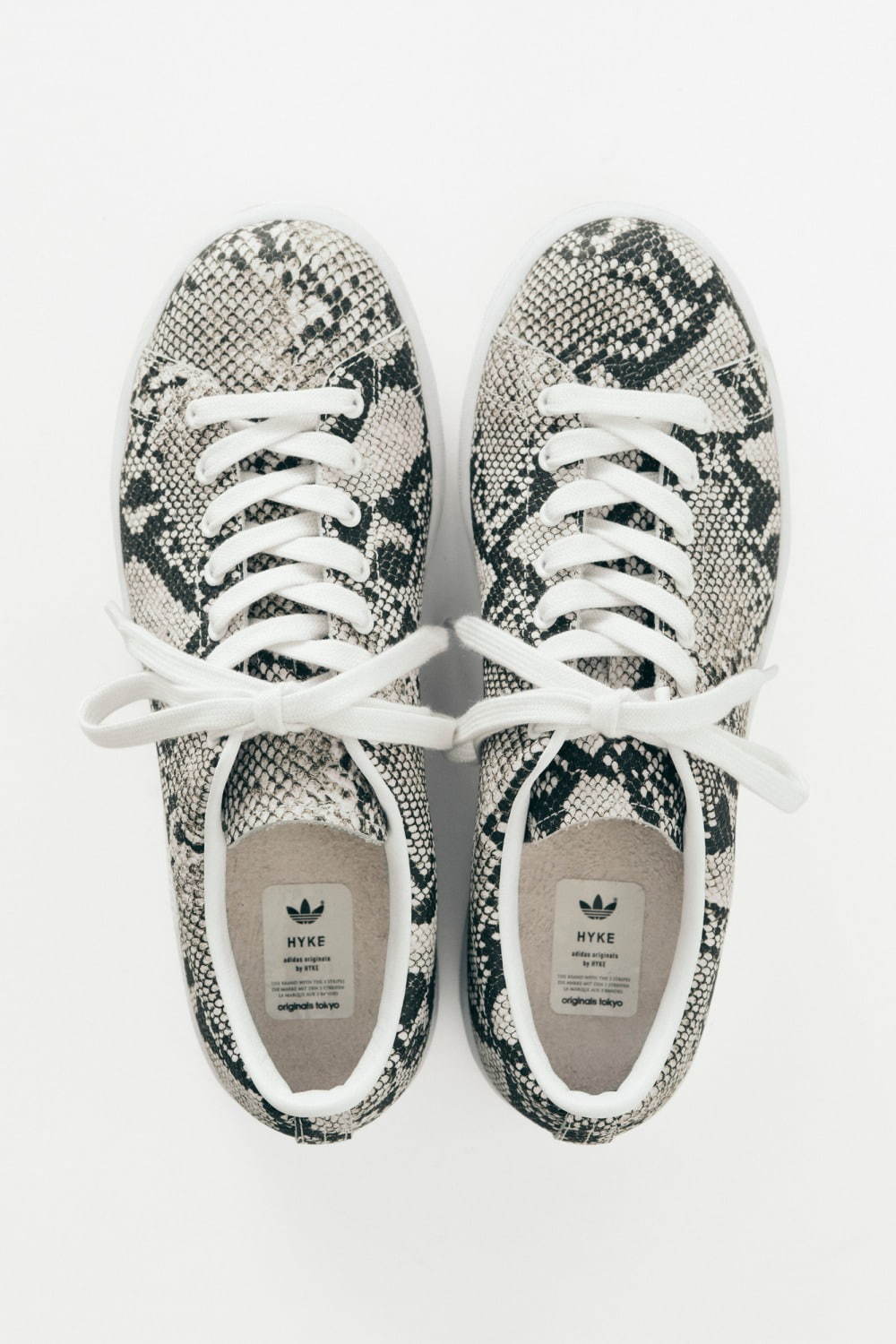 HYKE×アディダス、ウルトラブーストのアレンジスニーカーやロゴ入り