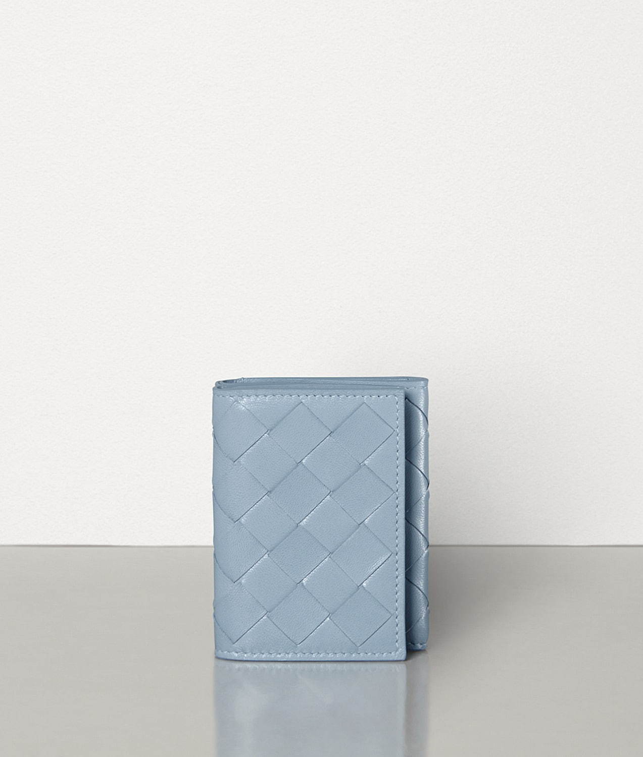 ボッテガ・ヴェネタの人気「ウィメンズ・ウォレット」編込みレザー