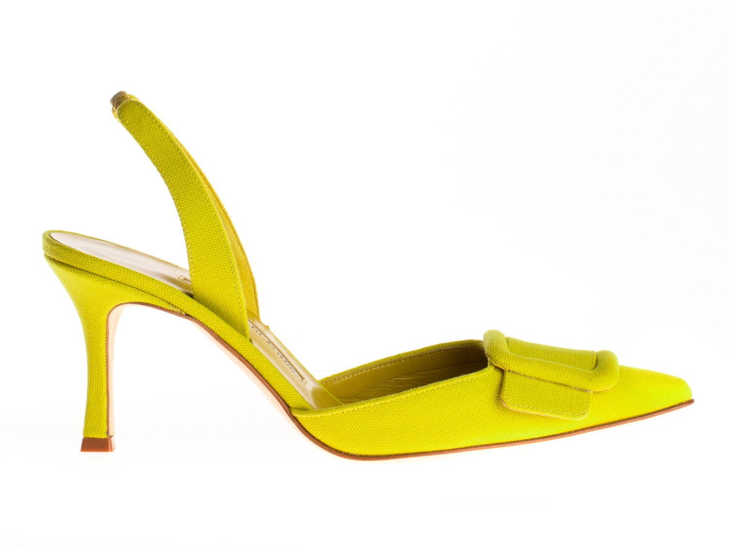 マノロ ブラニク表参道限定シューズ、鮮やかカラー×ビジューバックル