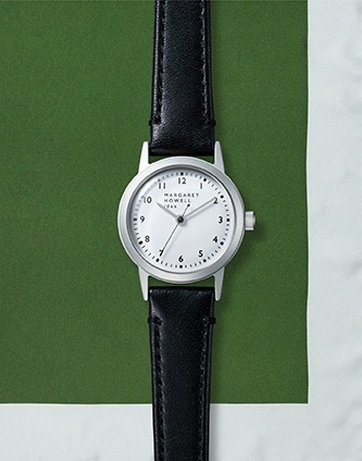 マーガレット・ハウエル アイデア新作ウォッチ、くすみ“ストーンカラー