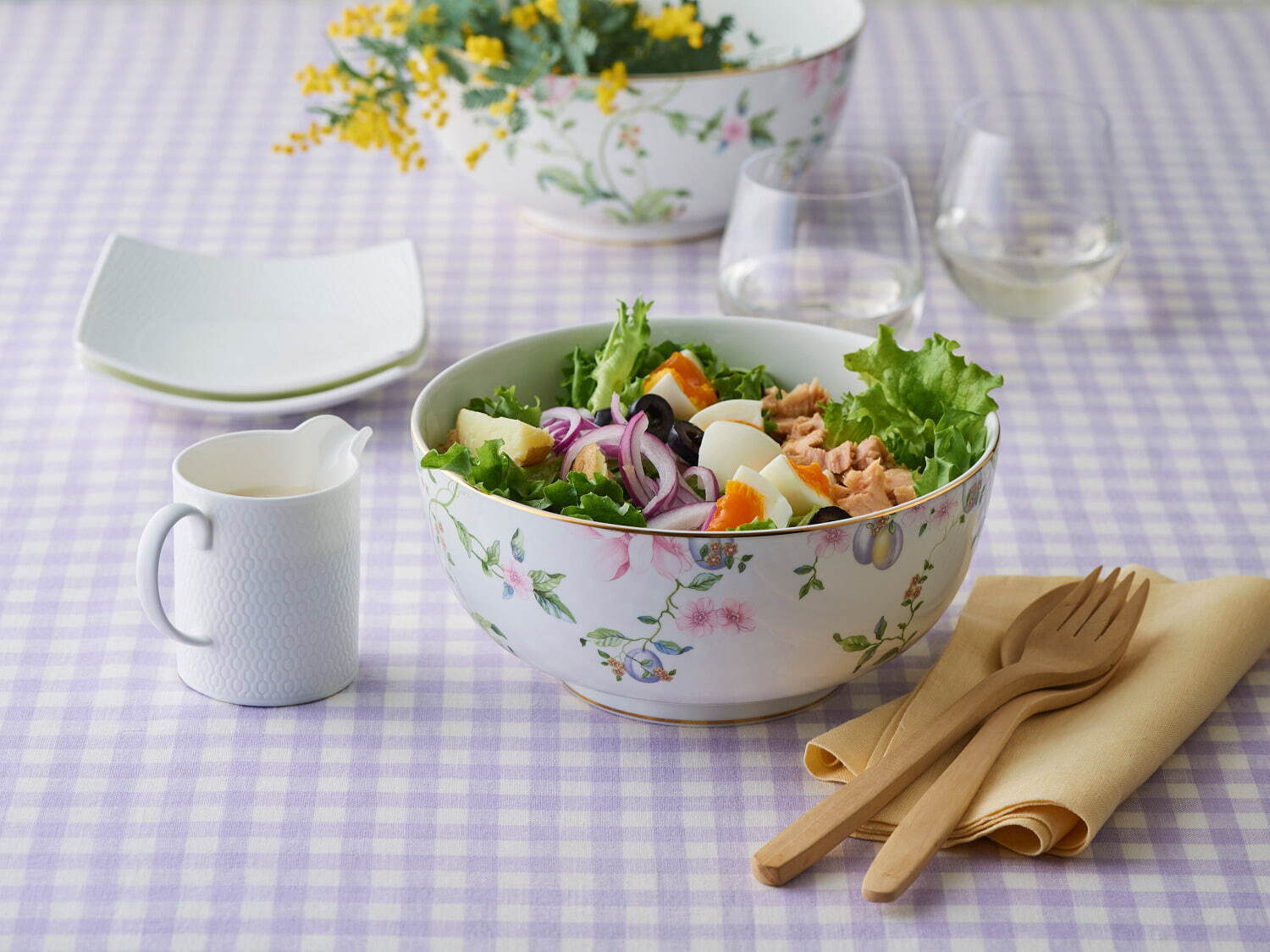 ウェッジウッド“プラムの実や花”描いた「スウィート プラム」に新作