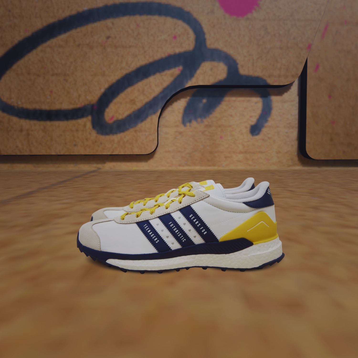 アディダス オリジナルス×ヒューマンメイド、“ハートロゴ”をプリント