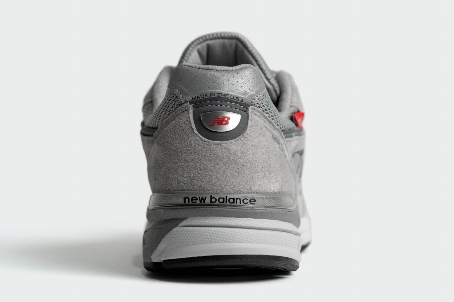 ニューバランスのスニーカー「990v4」に40周年を記念した特別仕様の