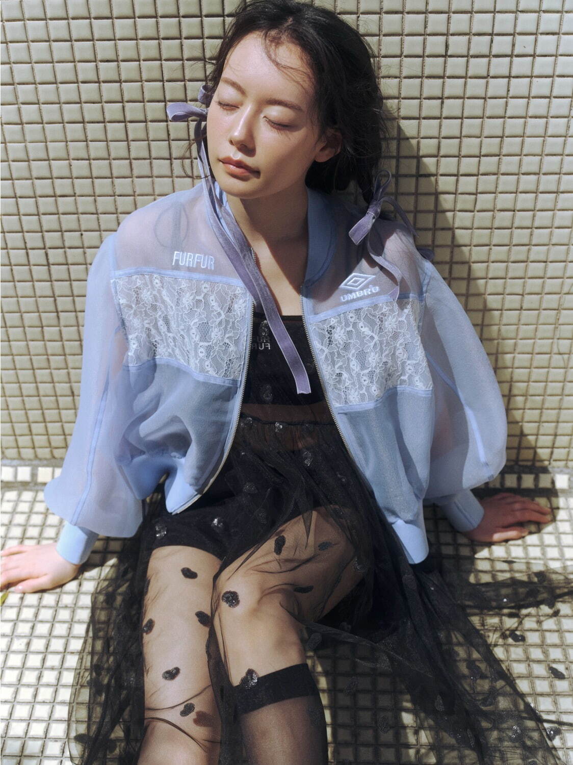 ファーファー×アンブロ初コラボウェア、レース切替のシアーブルゾンや