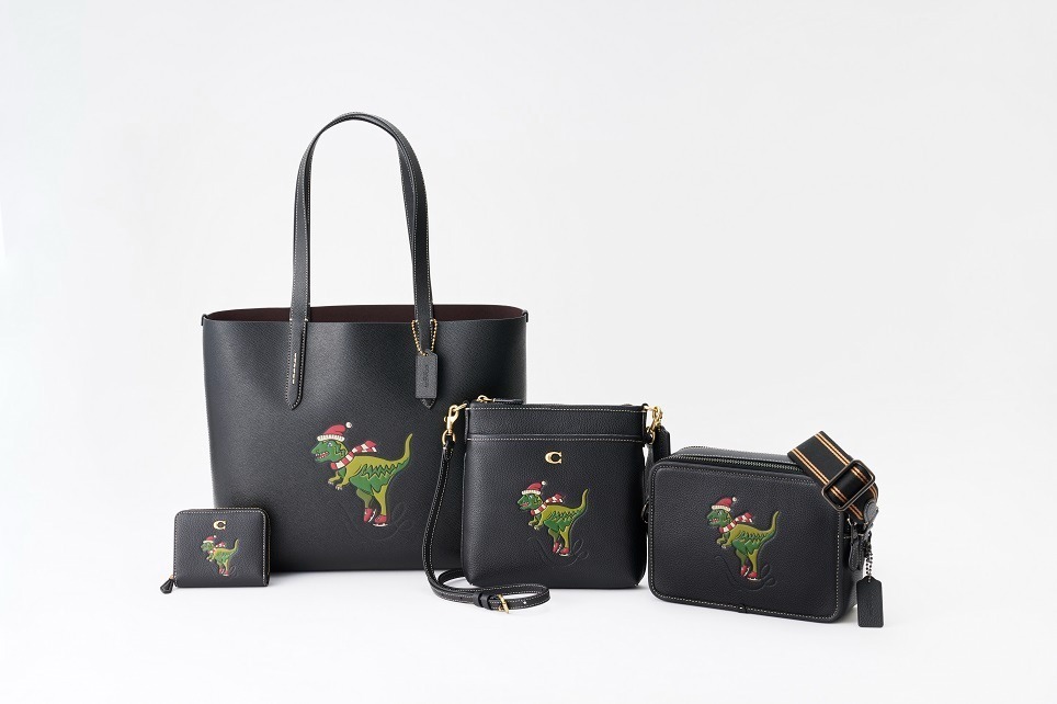 コーチ23年クリスマス“スケートを楽しむ恐竜”「レキシー」バッグ、東京