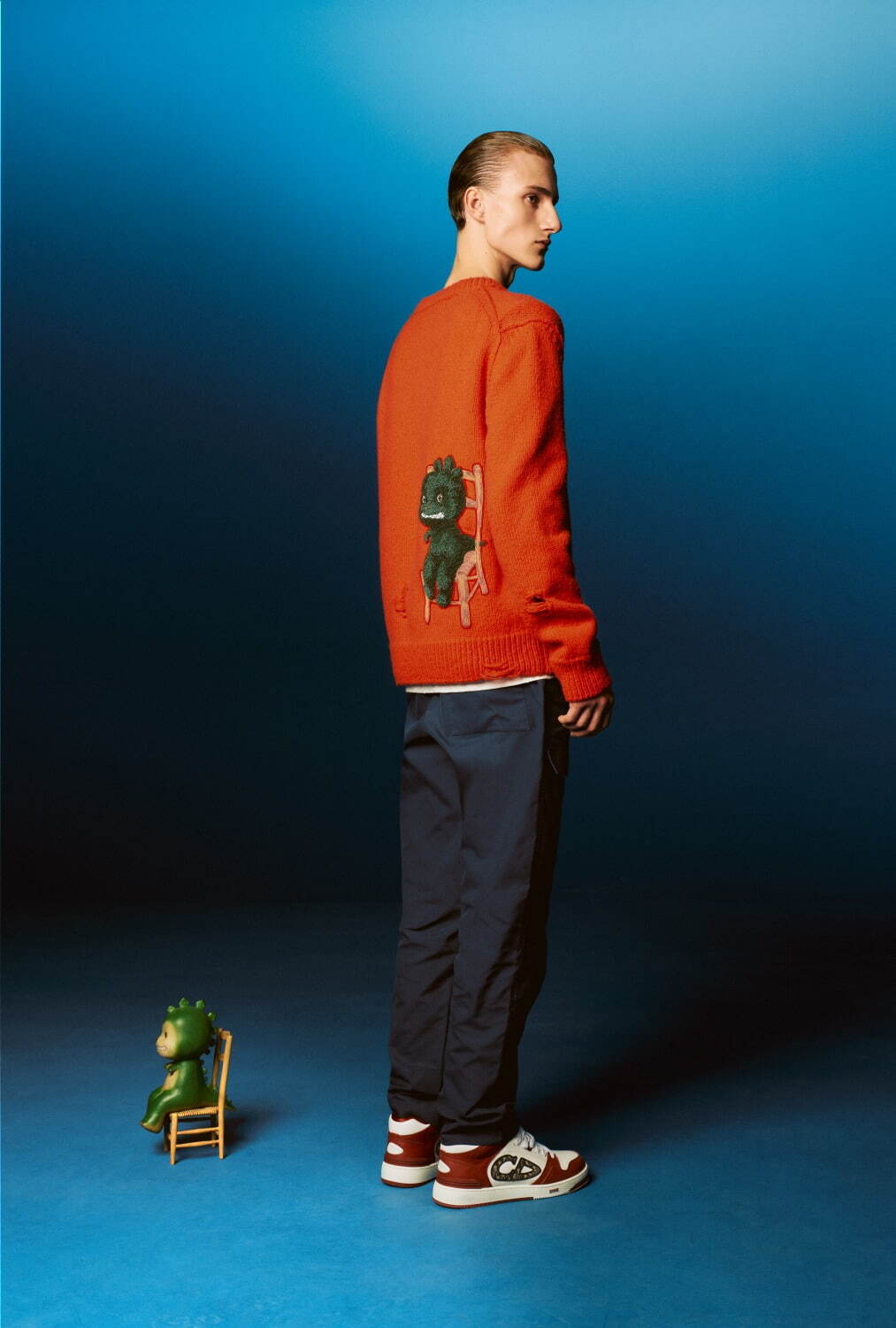 ディオール×「大谷工作室」の限定メンズウェア、“グリーンの怪獣”を配