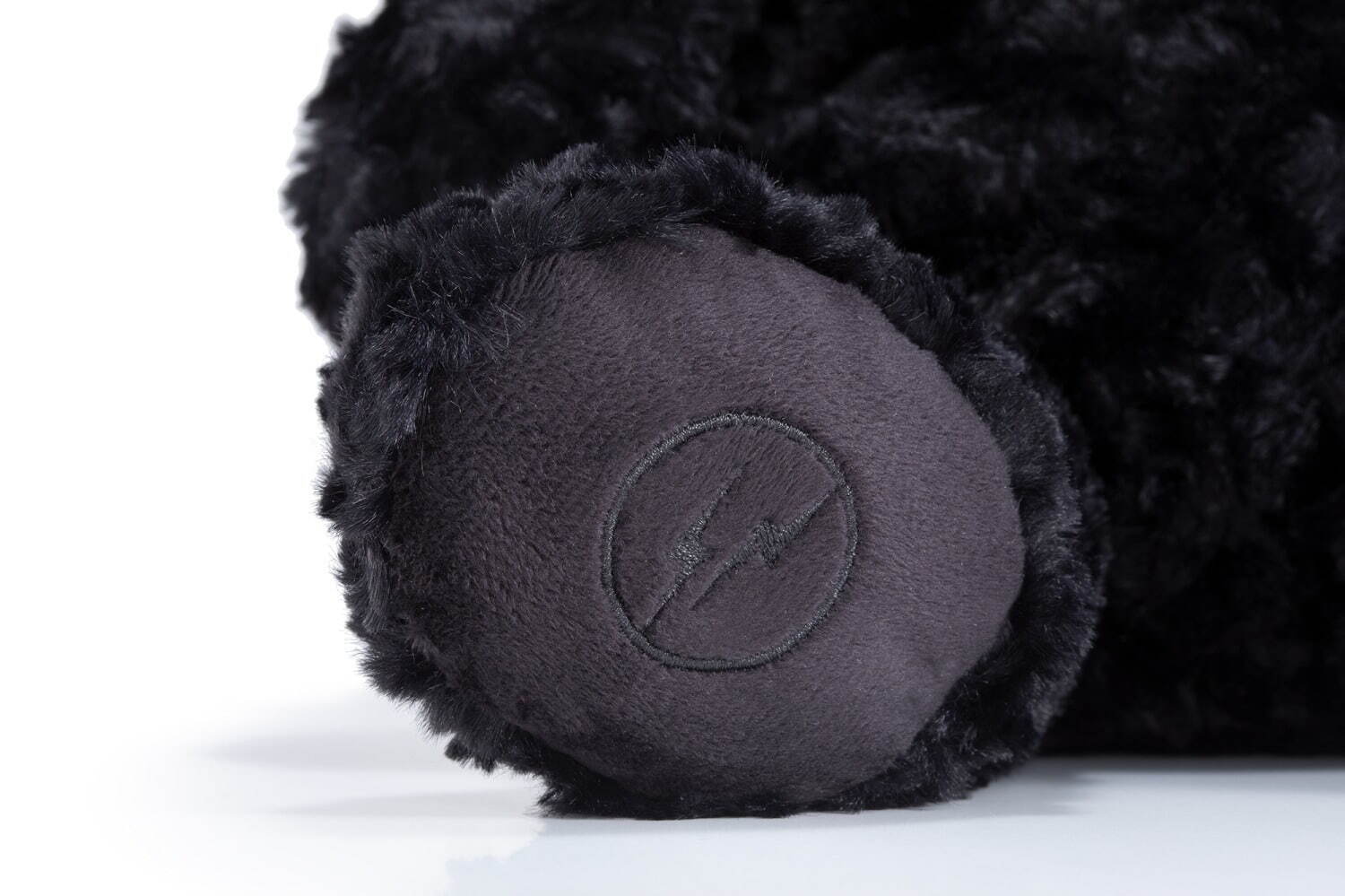 シュタイフ×フラグメント全長38cmぬいぐるみ、真っ黒なツキノワグマが