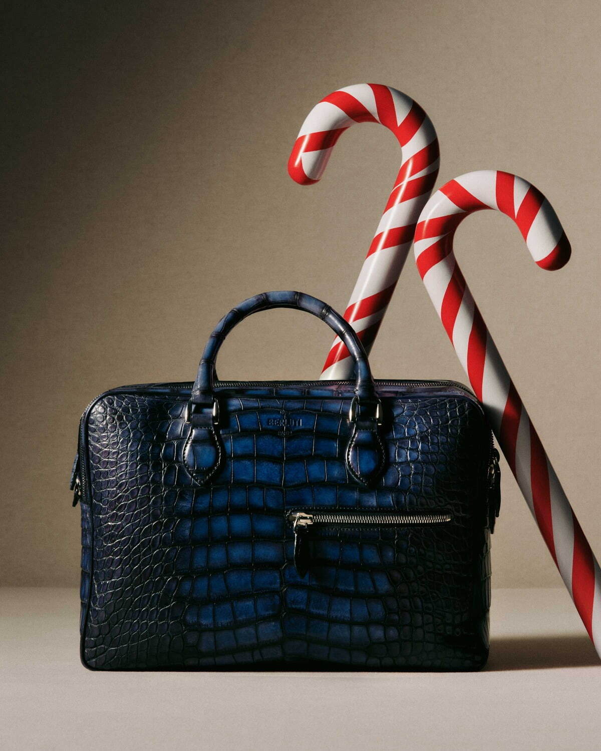 ベルルッティ24年クリスマス、一枚革のサドルローファー「アンディ」や