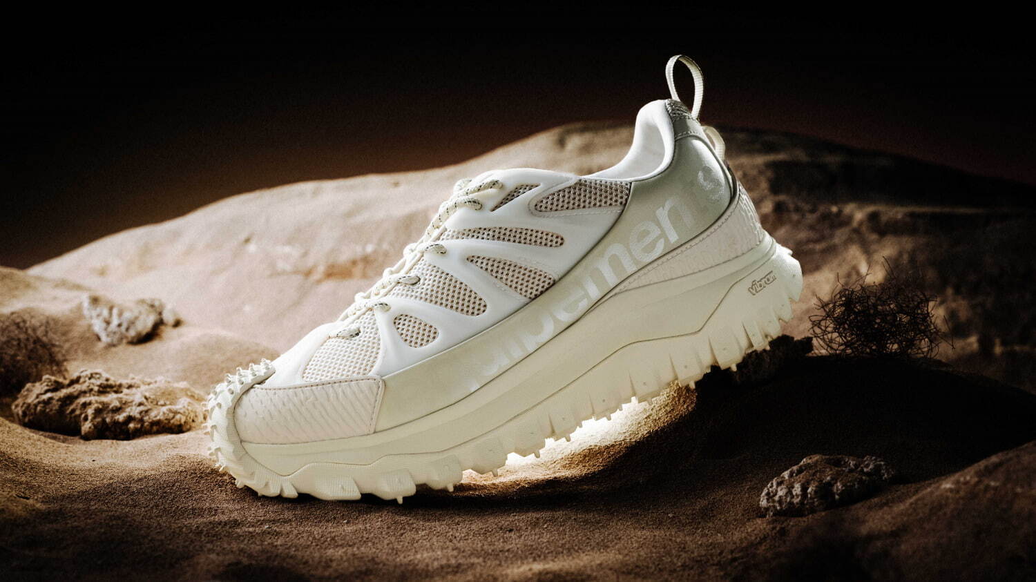 モンクレール ＋ サレヘ・ベンバリー」“アメーバ”形状ラバー際立つ