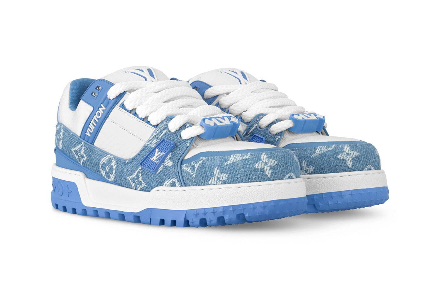 ルイ・ヴィトン“チャーム揺れる”ウィメンズスニーカー、立体モノグラム