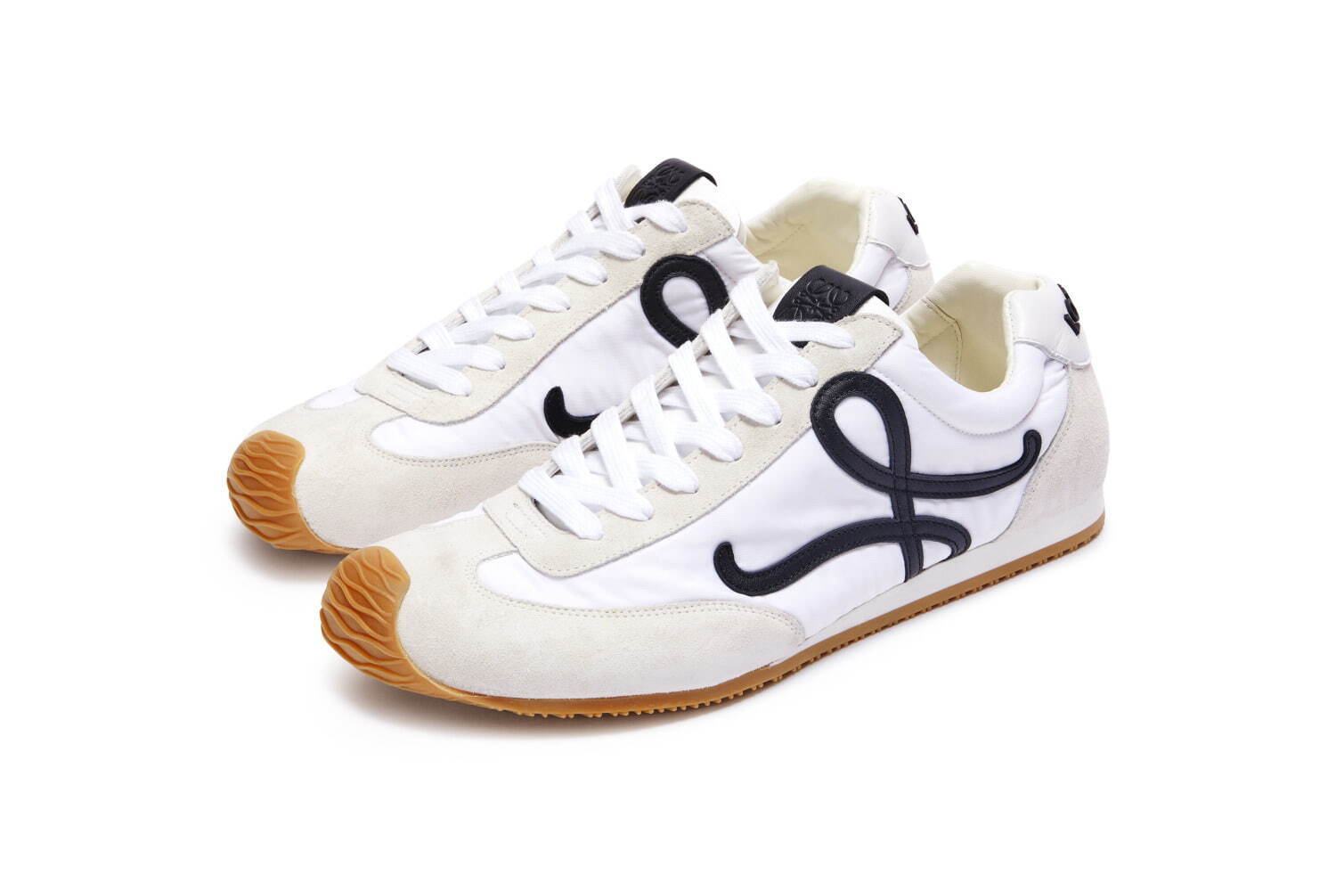 ロエベのスニーカー「バレエランナー」進化、“L”モノグラム刷新＆高い