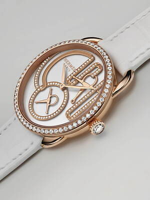 エルメスの腕時計「アルソー」シルクスカーフ《グラン・トゥラララ》の