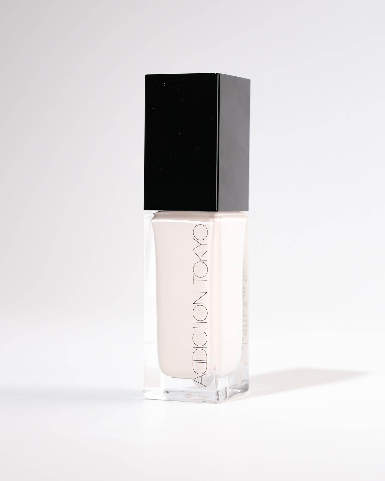 アディクション25年秋ベースメイク、内側から光がにじむ「白」の