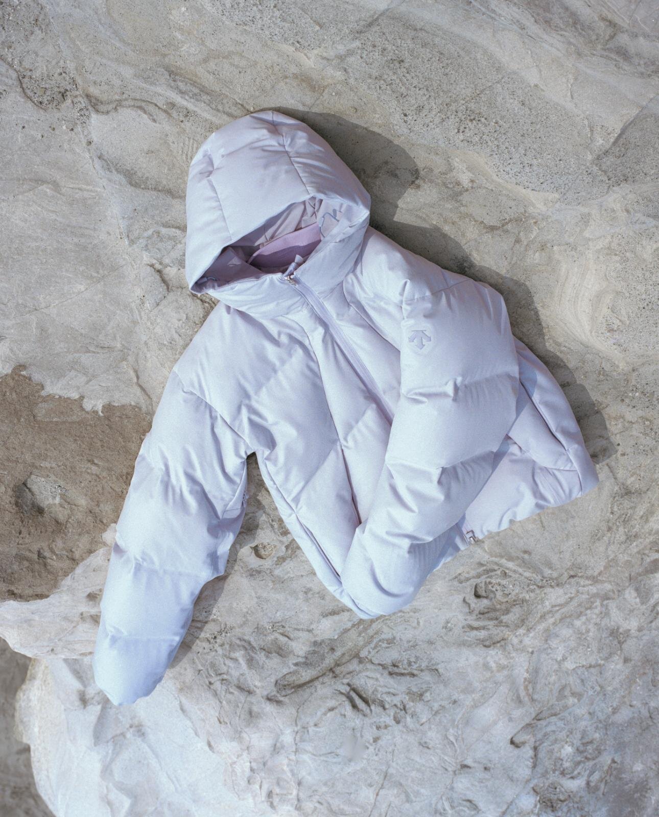 デサント オルテライン「水沢ダウン」防風アウターや大きめフードの