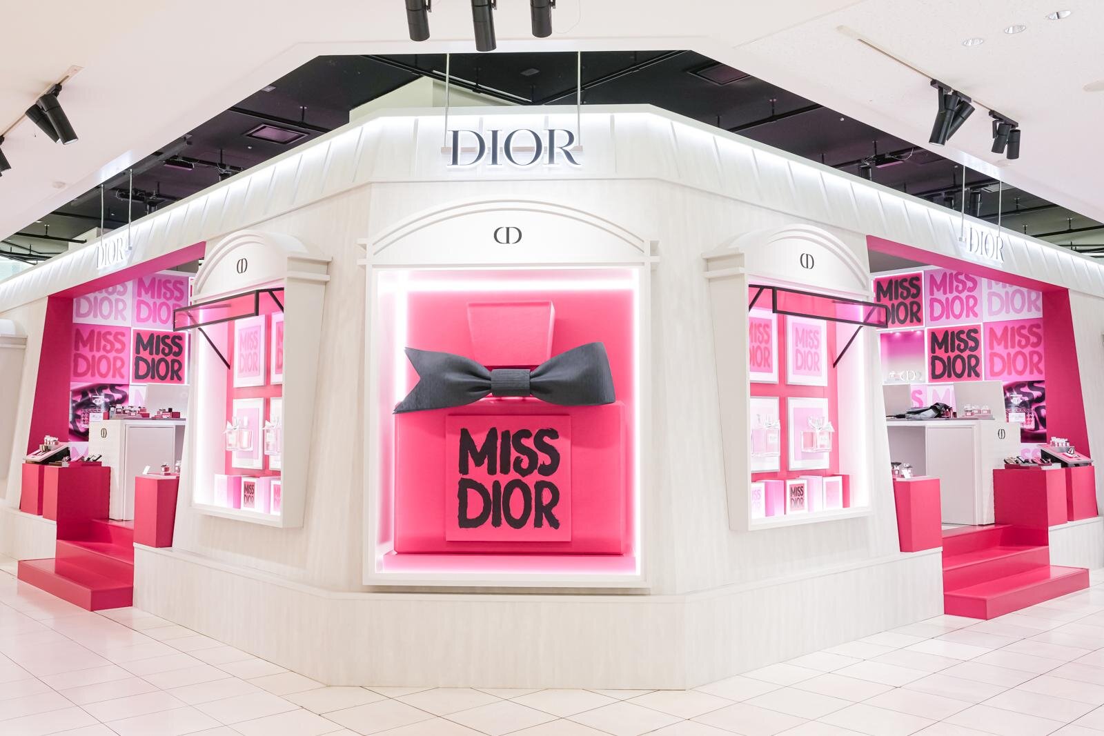 ディオール“MISS DIOR”刻印入りアイパレ＆新作香水など秋コスメ