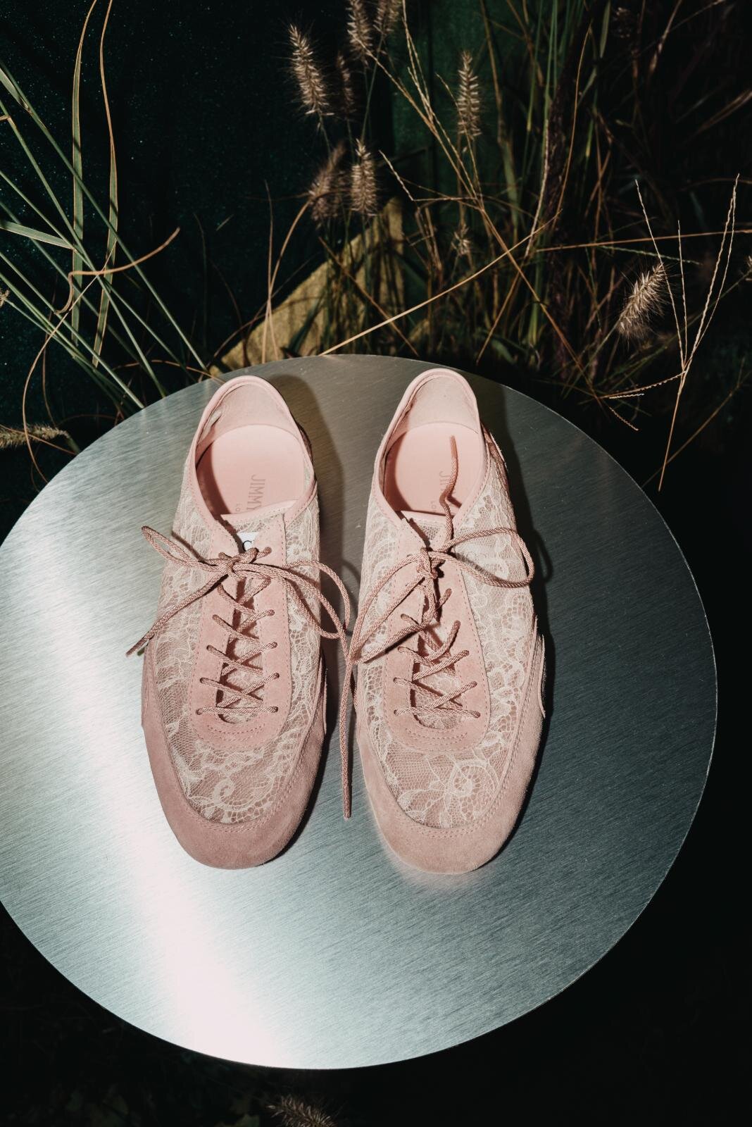 ジミー チュウ26年春“花柄レース”のパンプスやスニーカー、柔らか