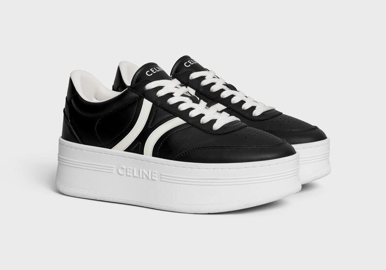 セリーヌ“トリオンフ風”装飾の厚底スニーカー、ブラウンスエード