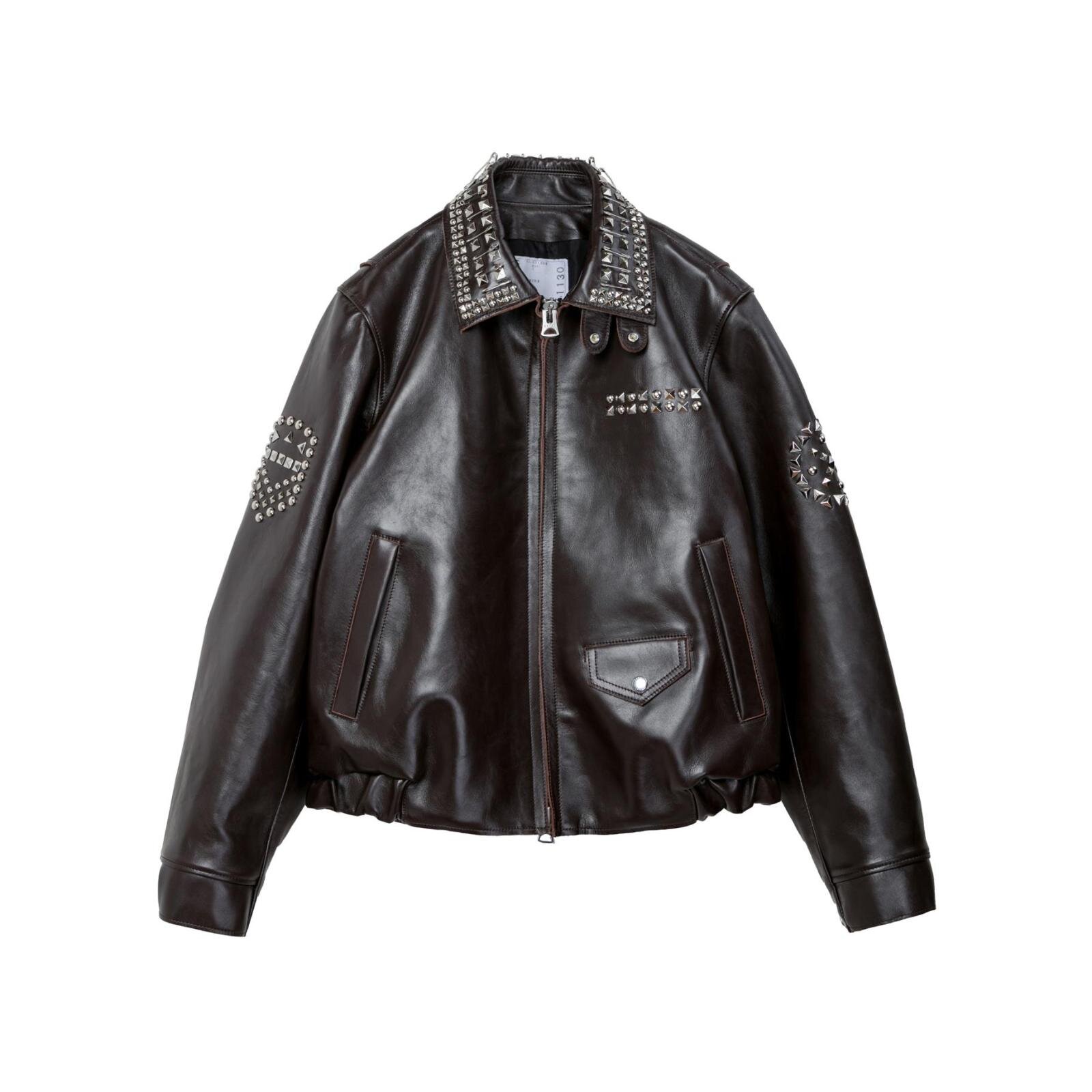 sacaiのクリスマス、スタッズ光るレザージャケットやカラフル生地を