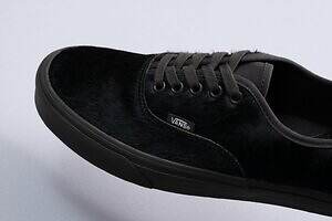Vansのスニーカー「オーセンティック」ブラックの上質ポニーヘア